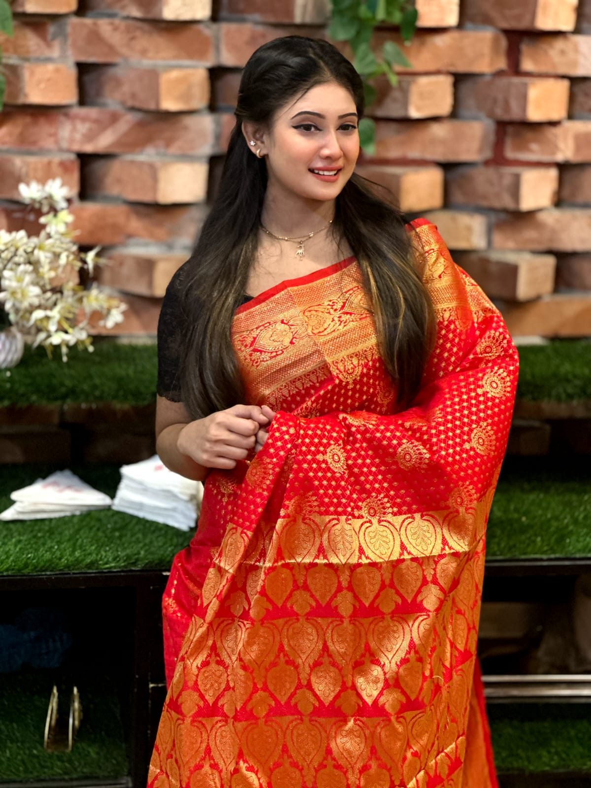 Silk Katan Banarasi Saree with Golden Zari Work, 12 Haath