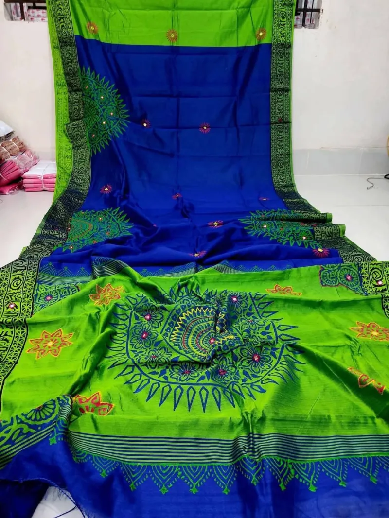 Embroidered Dhupian Silk Saree in Block Print, Without Blouse