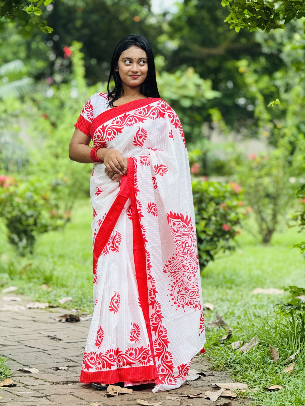 Festive Resham Silk Saree in Light Shades with Blouse Piece
