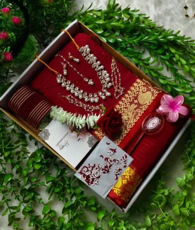 Gift Saree Combo with Kundan Set, Bangles, Gajra and Box