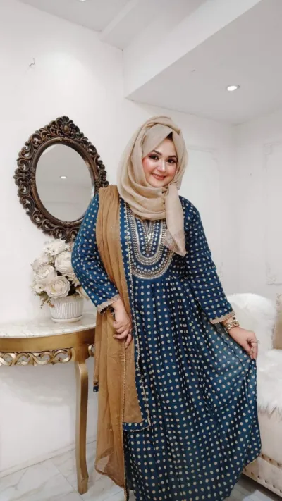 Naira Cut Linen Three Piece, Free Size 40, Piped Chiffon Orna