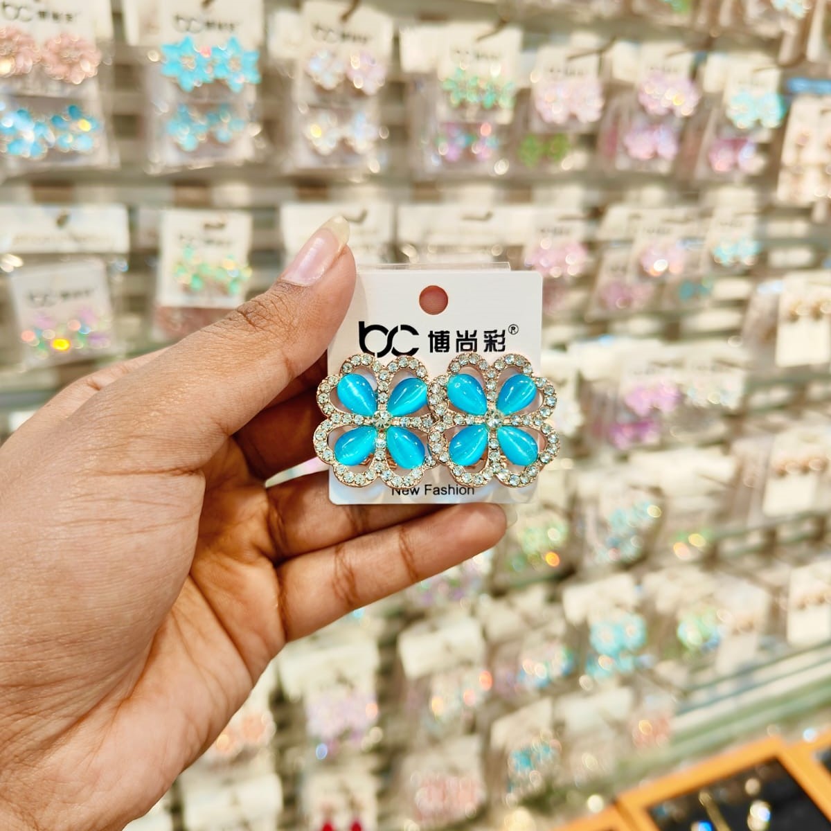 Elegant Sky Blue Cat-Eye Stone Four-Leaf Clover Stud Earrings