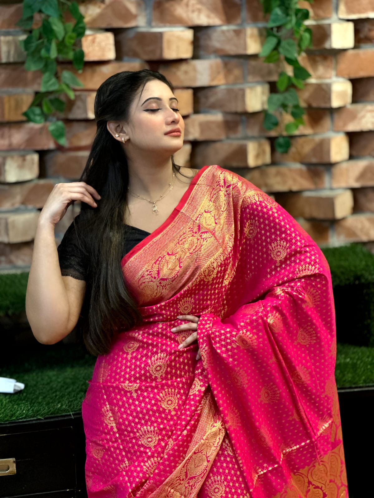 Silk Katan Banarasi Saree with Golden Zari Work, 12 Haath