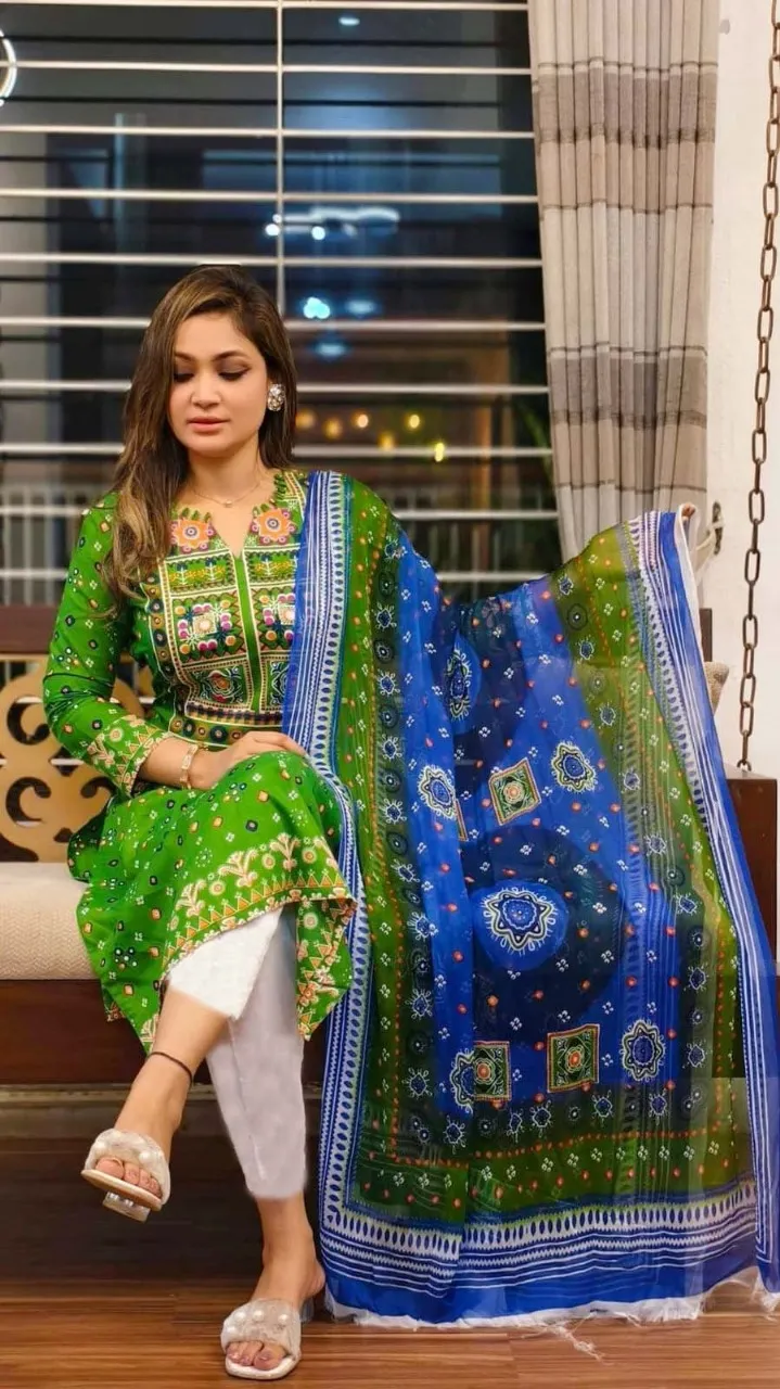Linen Three Piece with Screen Print and Stone Work, Sizes 40 to 44
