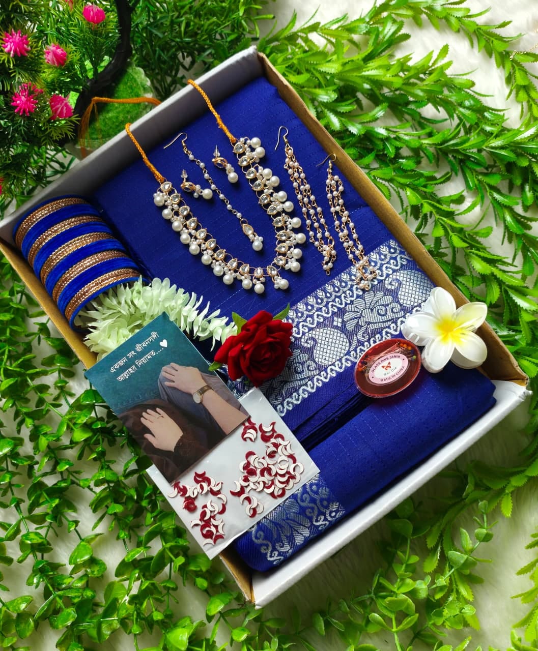 Gift Saree Combo with Kundan Set, Bangles, Gajra and Box