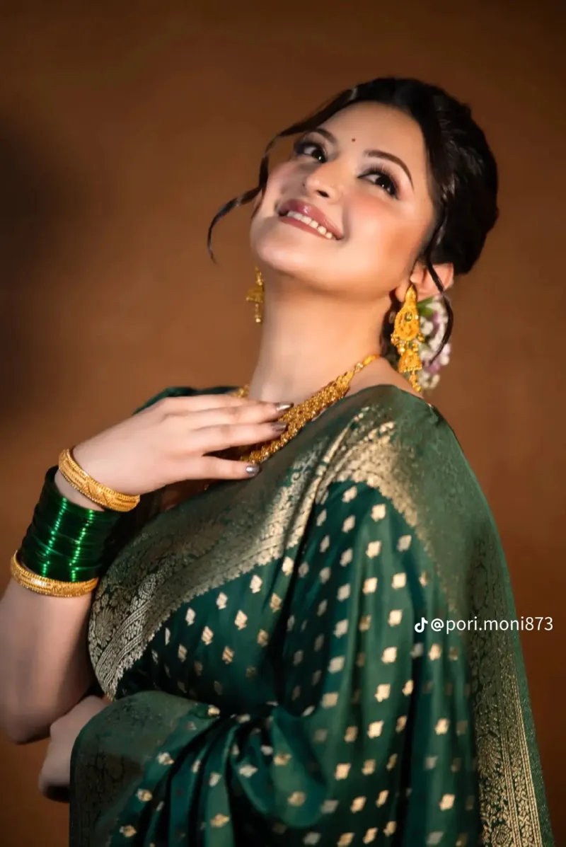 Zari Katan Silk Saree with Golden Border, 12 Haath, Blouse Piece