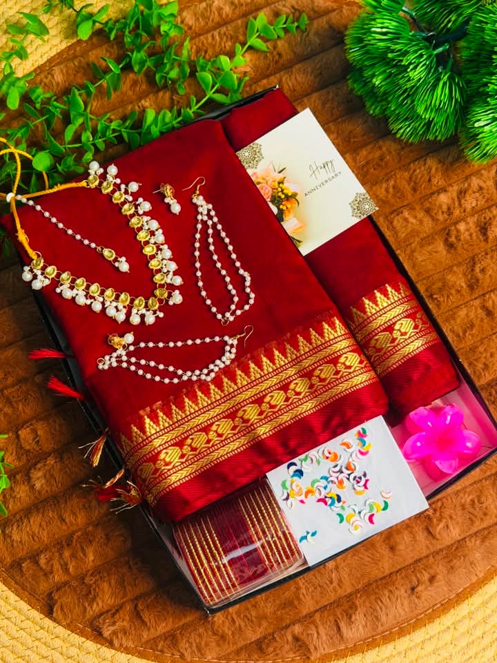 Nakshi Paar Saree Gift Combo with Bangles, Kundan Set and Jhumka