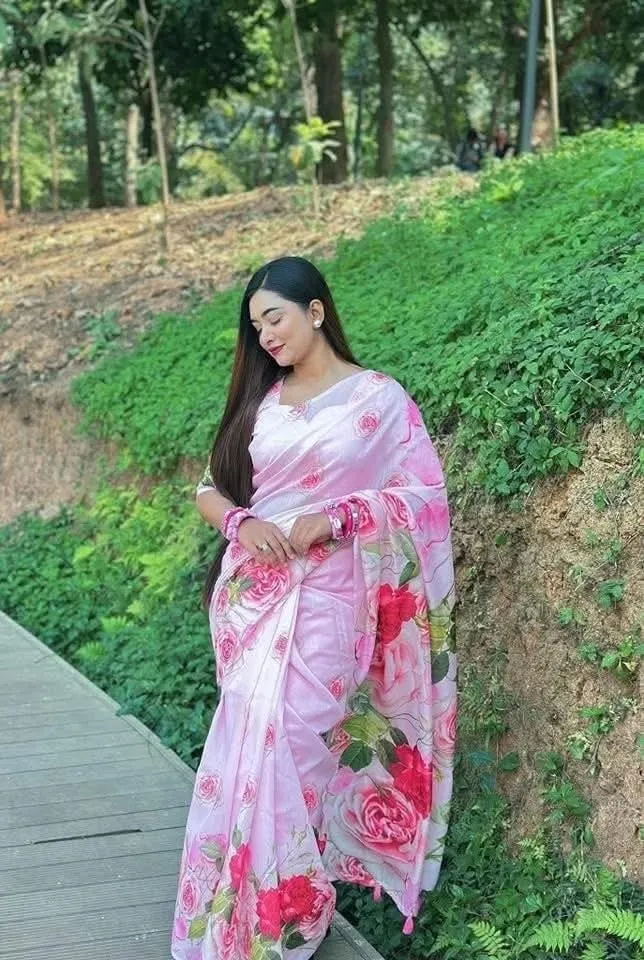 Floral Digital Print Saree in Soft Fabric, Without Blouse