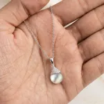 Elegant Teardrop Pearl Pendant Necklace