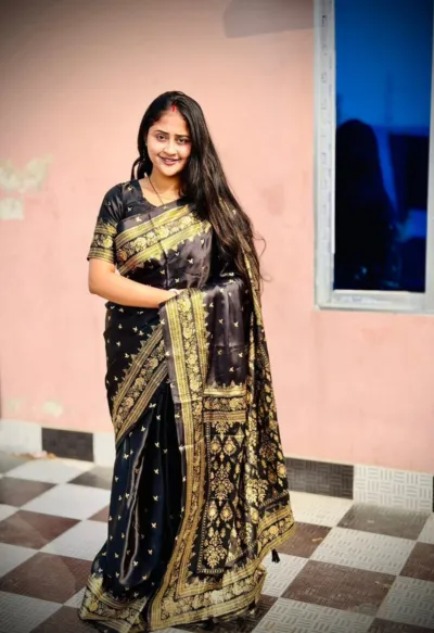 Women's Silk Saree in Screen Print with Matching Blouse