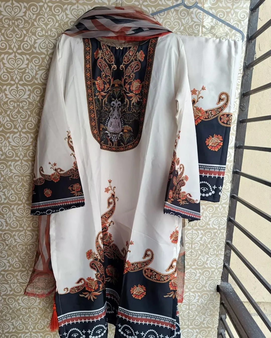 Women's Silk Digital Print Three Piece with Soft Cotton Orna