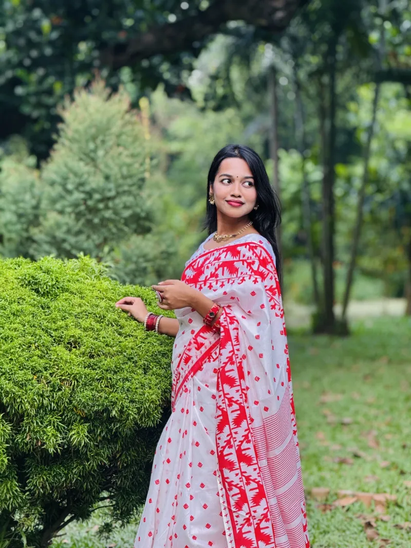 Boishakh Screen Print Saree with Tassel and Blouse Piece