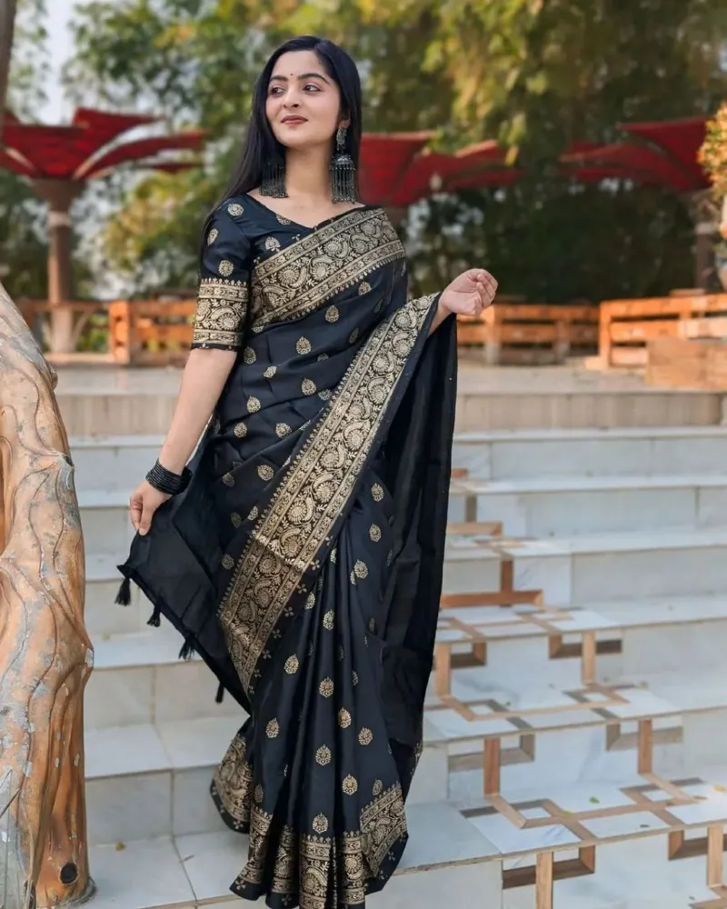 Women's Silk Saree with Skin Print and Matching Blouse Piece