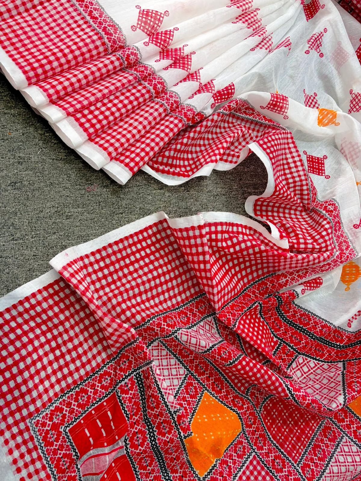 Gamcha Print Puja Saree, 12 Haath, with 2 Haath Blouse Piece
