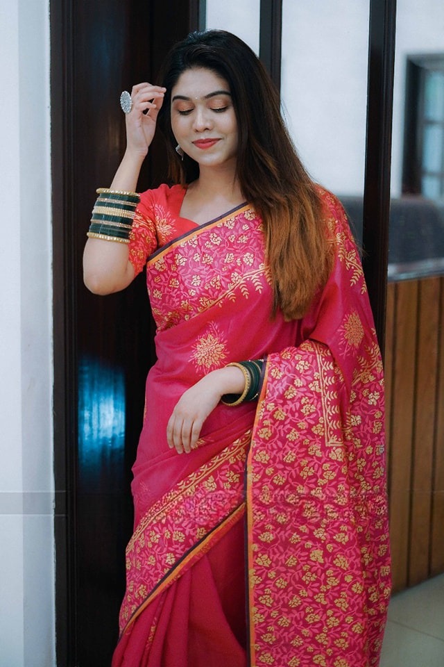 Kubari Resham Silk Macro Print Saree with Tassel and Blouse Piece