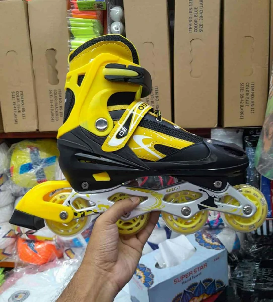 Adjustable inline roller skating shoes