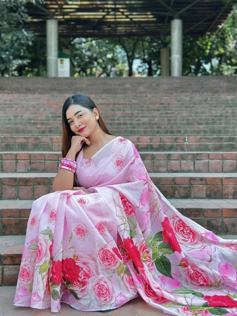 Floral Digital Print Saree in Soft Fabric, Without Blouse