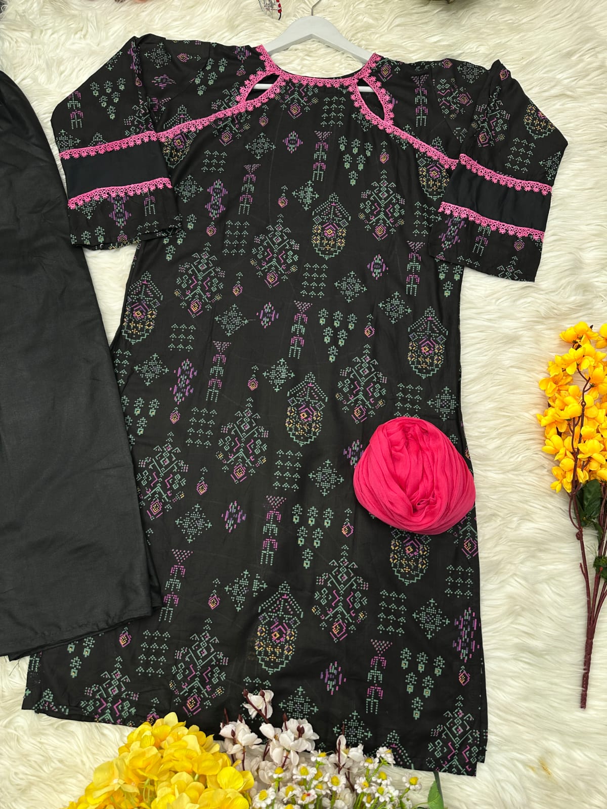 Women's Screen Print Cotton Three Piece with Lace and Silk Salwar