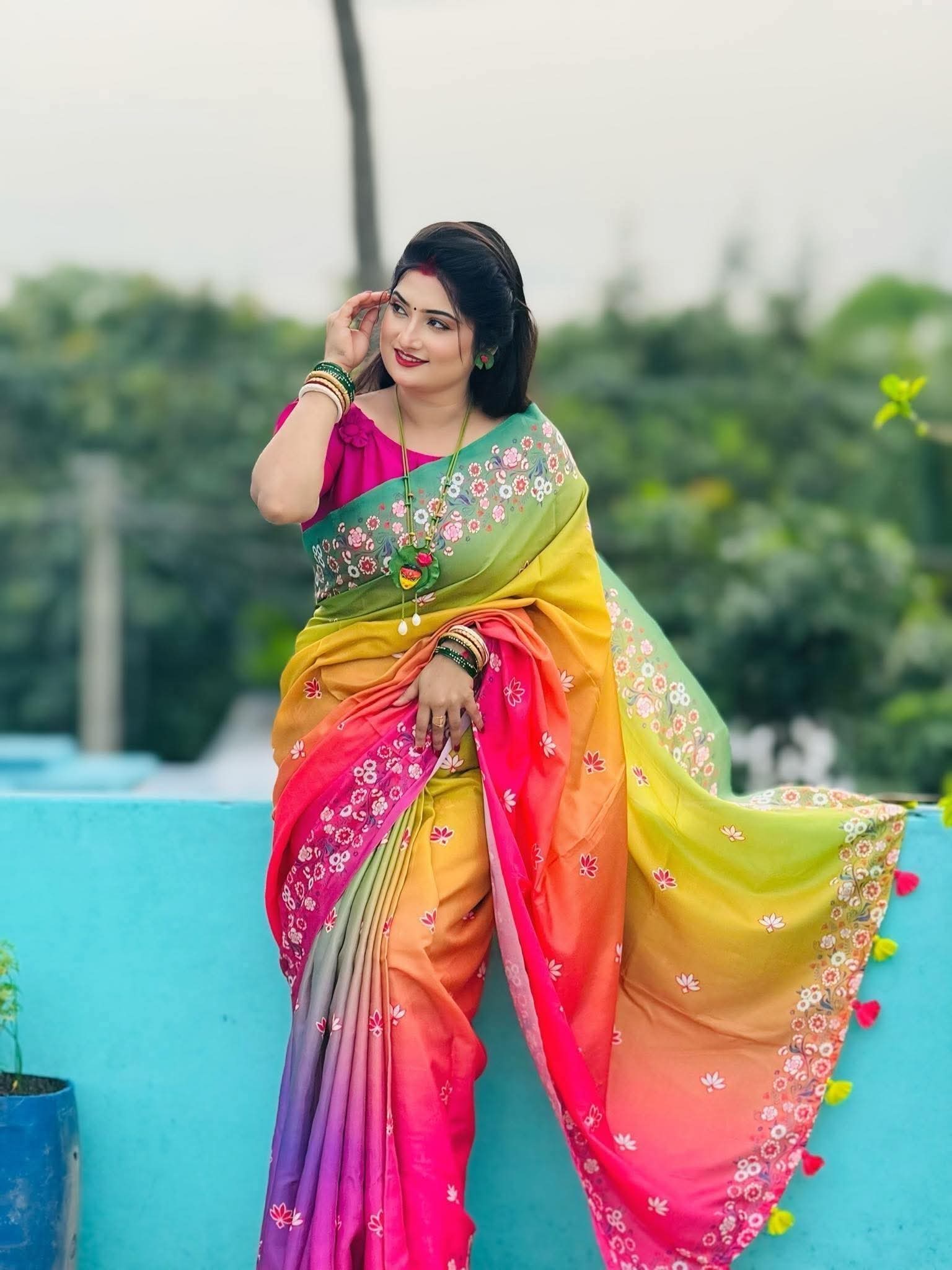Soft Silk Saree with Colour Gradient and Floral Work, Blouse Piece