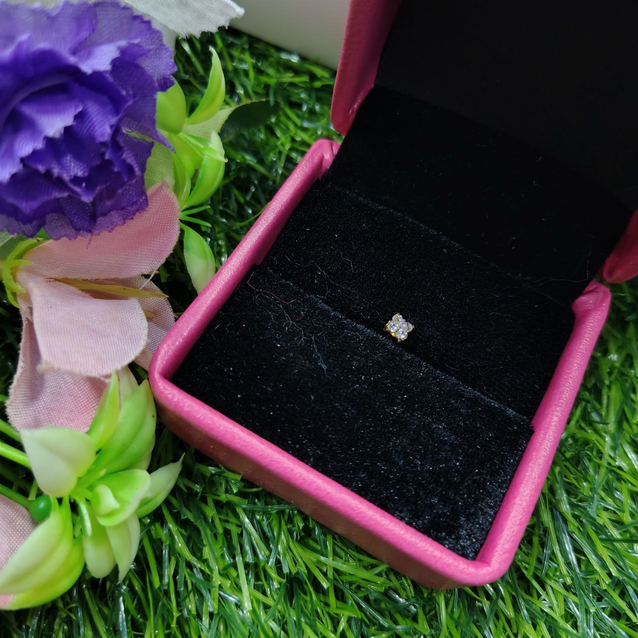 Premium quality Fashionable Classic Design Imitation Gold Polish 5 Stone  Nose Pin For Women