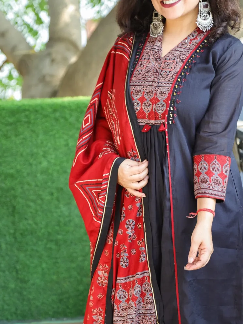 Women's Cotton Kameez and Salwar Set with Digital Print Orna