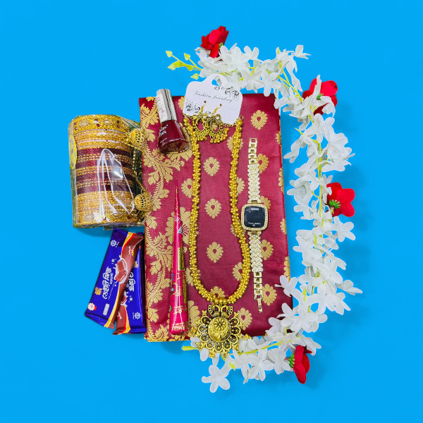 Attractive Saree Gift Comb Set