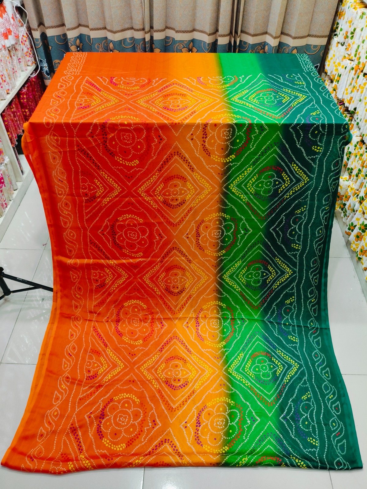 Chunri Print Saree in Soft Fabric, Without Blouse Piece