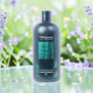 Tresemme 2in1 Multivitamin Blend Shampoo & Conditioner 900ml (UK)