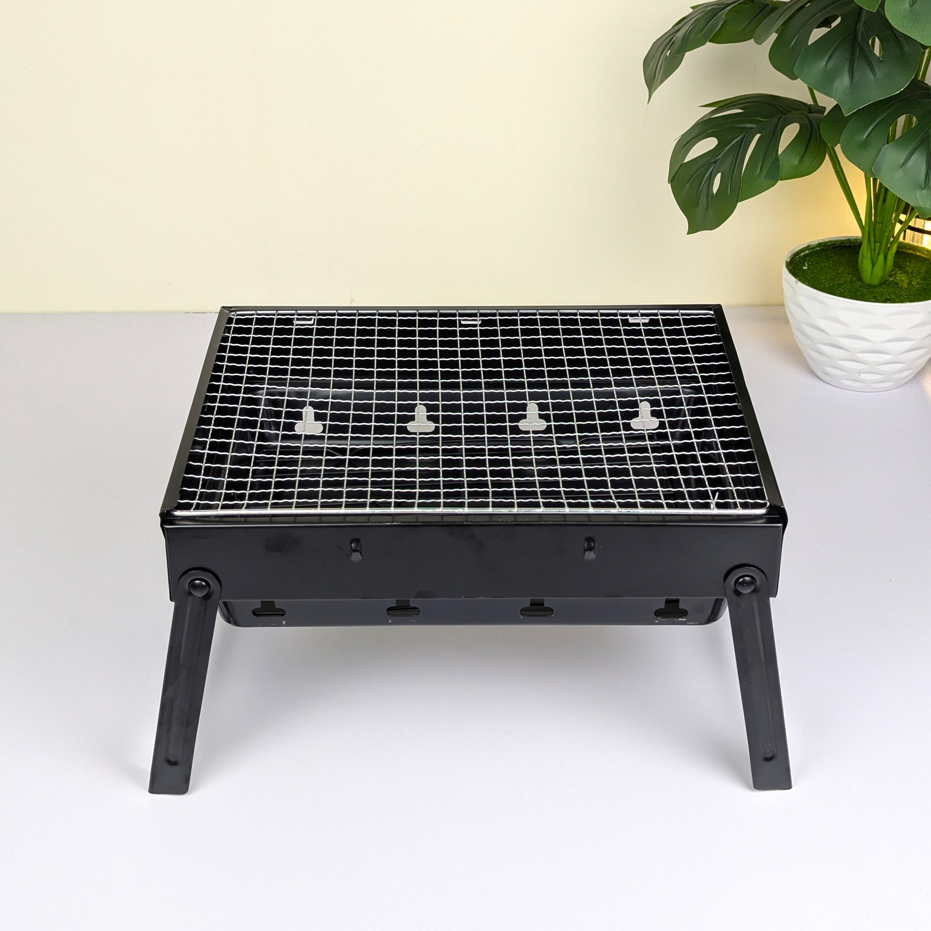 Portable BBQ Maker TL-353 – Lightweight Charcoal Barbecue Grill with Stainless Steel Structure for Outdoor Camping, Family Gatherings & Picnics