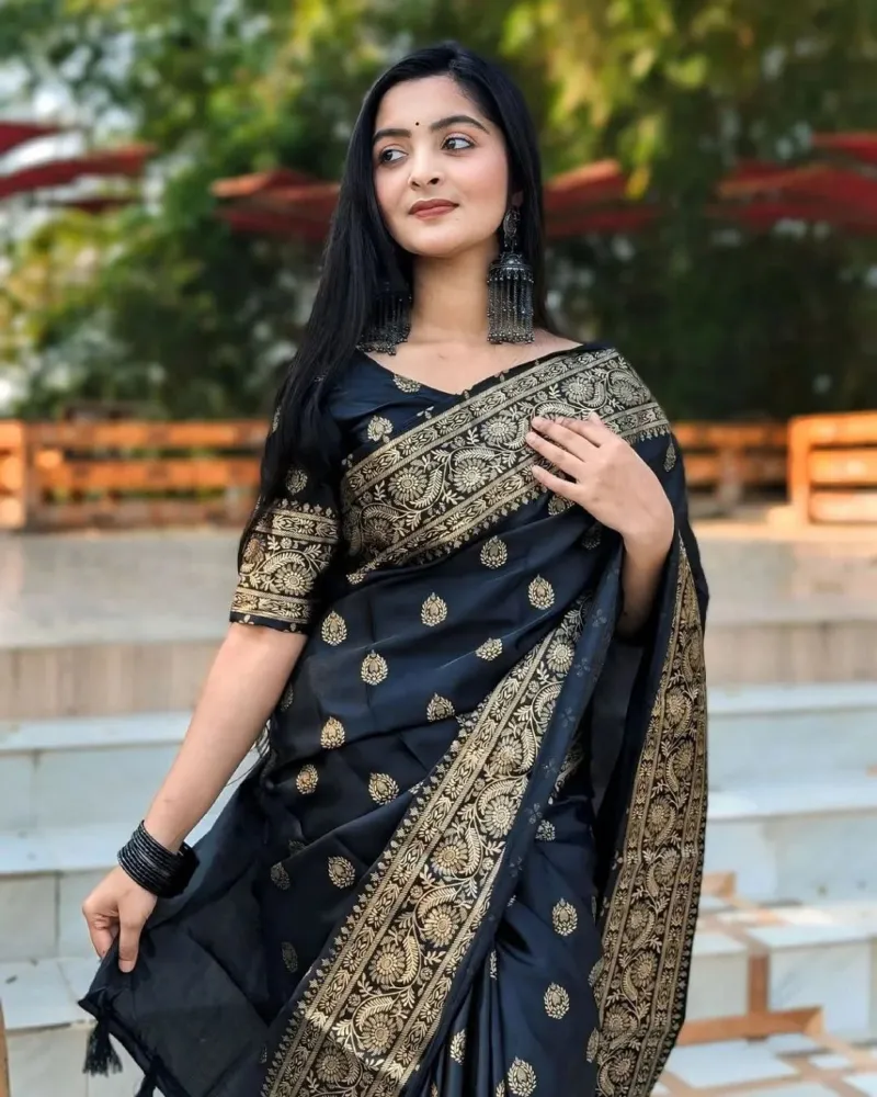 Women's Silk Saree with Skin Print and Matching Blouse Piece