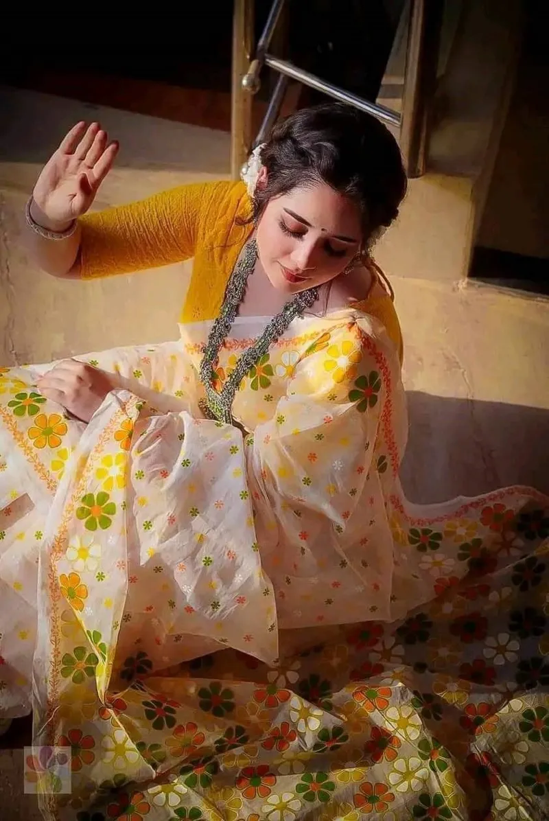 Resham Silk Saree with Screen Print and Matching Blouse Piece