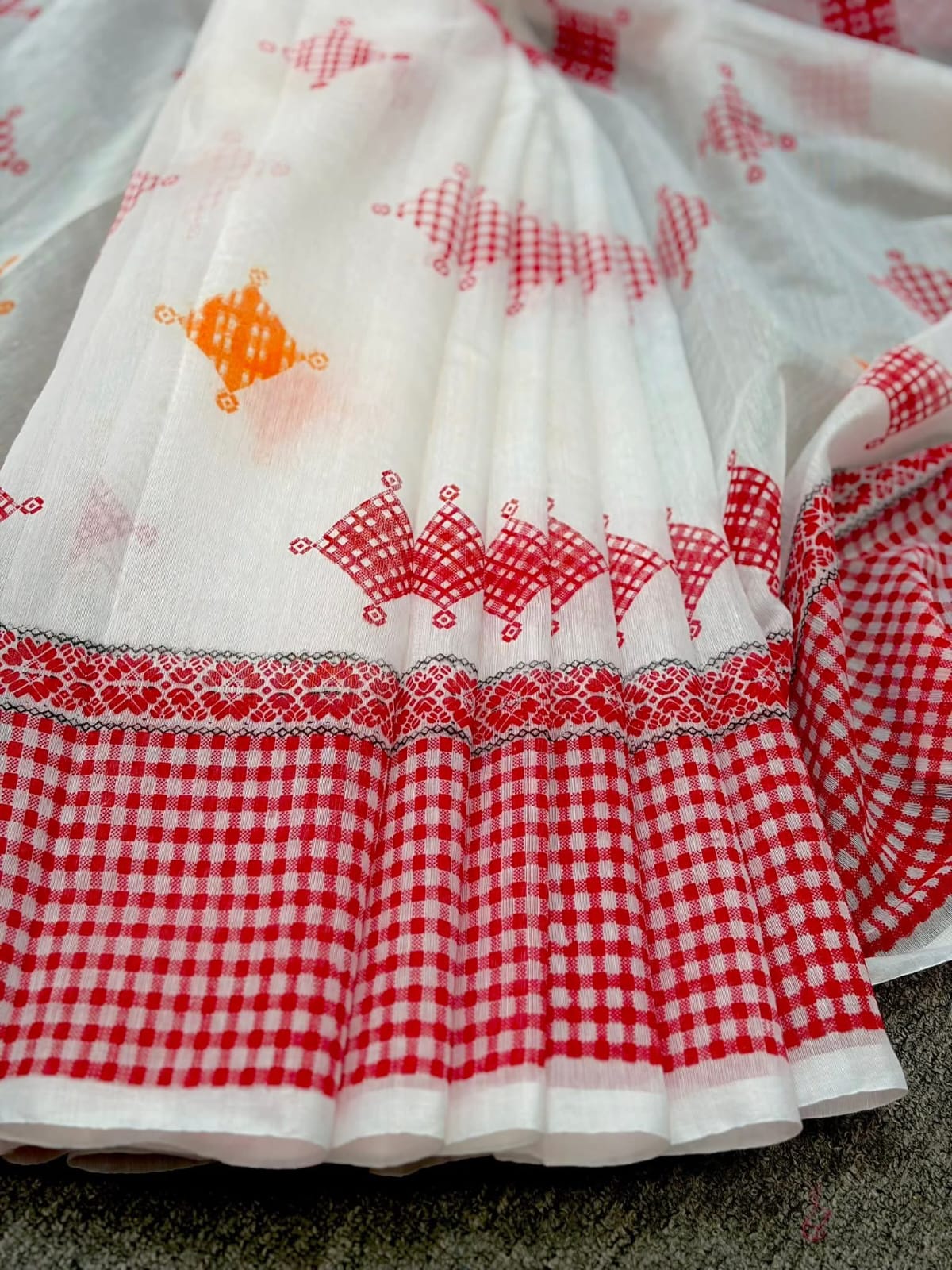 Gamcha Print Puja Saree, 12 Haath, with 2 Haath Blouse Piece
