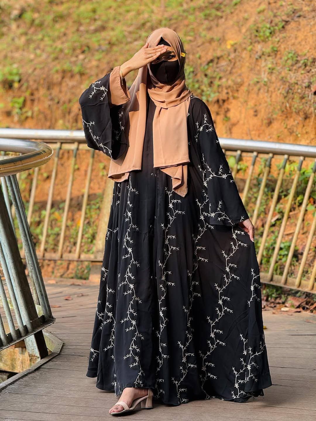 Arabic Koti Borka with Separate Inner, Embroidery Work