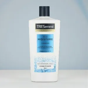 Tresemme Rich Moisture + Vitamin E Conditioner 685ml (Poland)