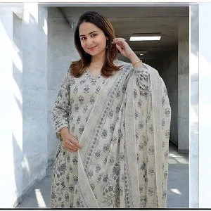 New Karcupi Three-Piece with Elegant Neck Embroidery