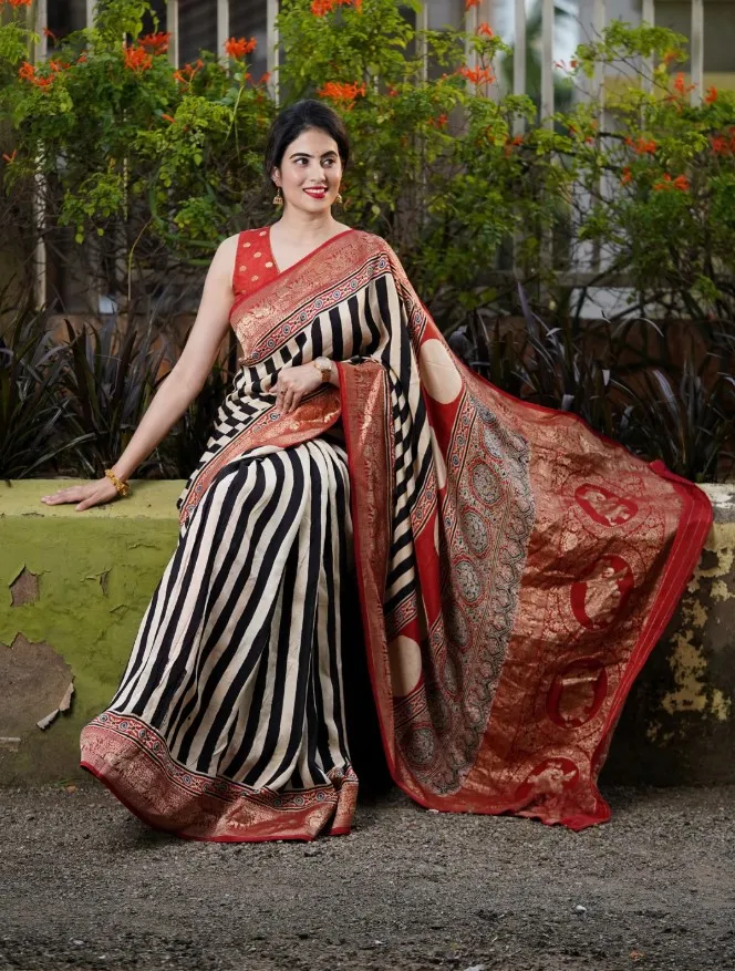 Digital Print Silk Saree with 1 Gaj Matching Blouse Piece