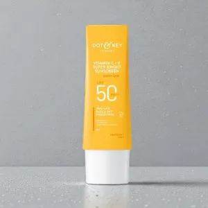 Dot & Key Vitamin C + E Super Bright Sunscreen SPF50+ PA++++ 50g (India)
