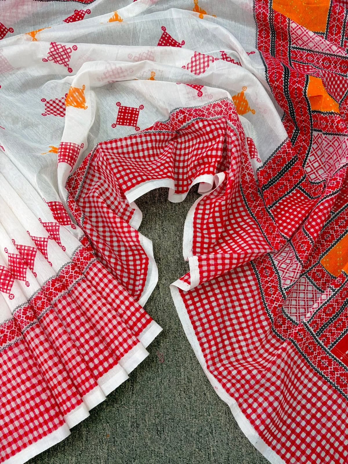 Gamcha Print Puja Saree, 12 Haath, with 2 Haath Blouse Piece