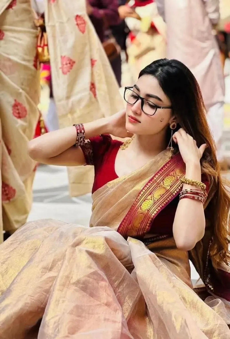Lama Silk Saree with Rich Border, Anchal and Matching Blouse