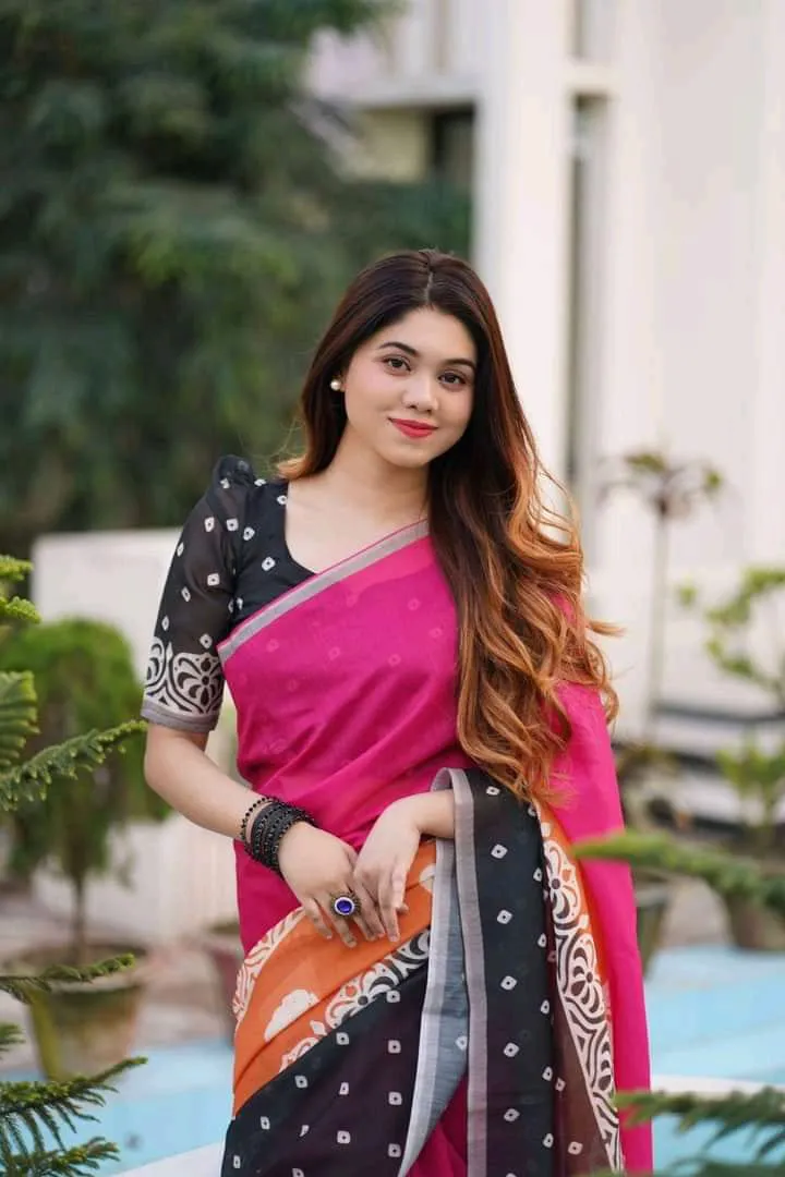 Adhuri Cherry Silk Saree with Tassels and Blouse Piece