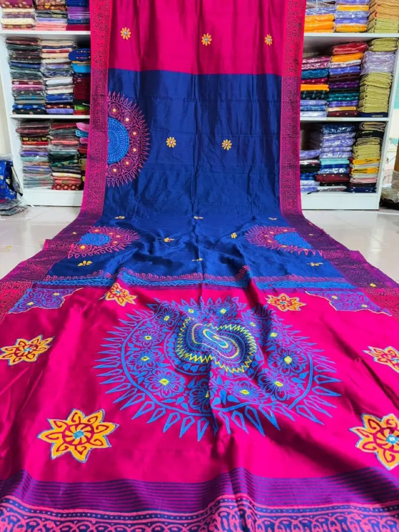 Embroidered Dhupian Silk Saree in Block Print, Without Blouse