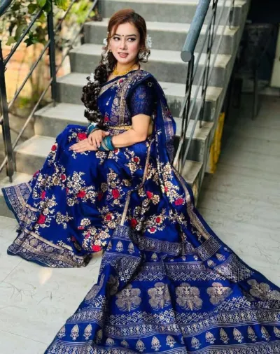 Dhupian Silk Afshan and Screen Print Saree with Blouse Piece