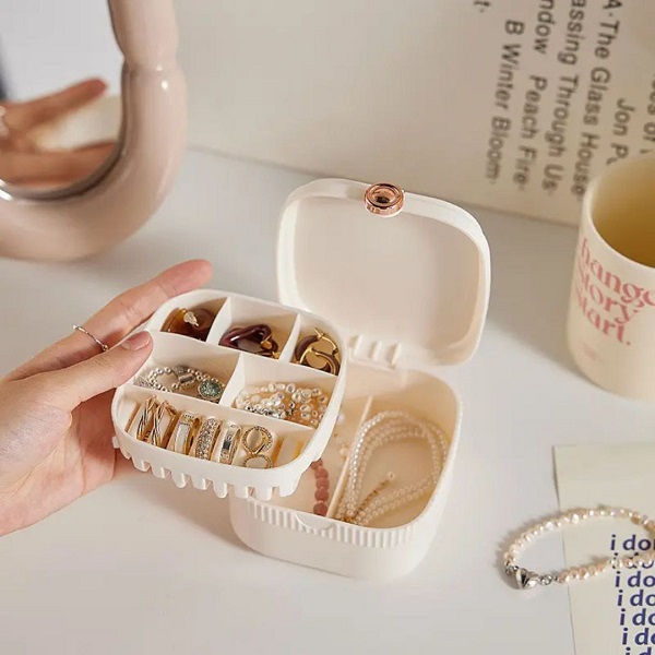 Portable Jewelery & Makeup Storage Box with Mirror