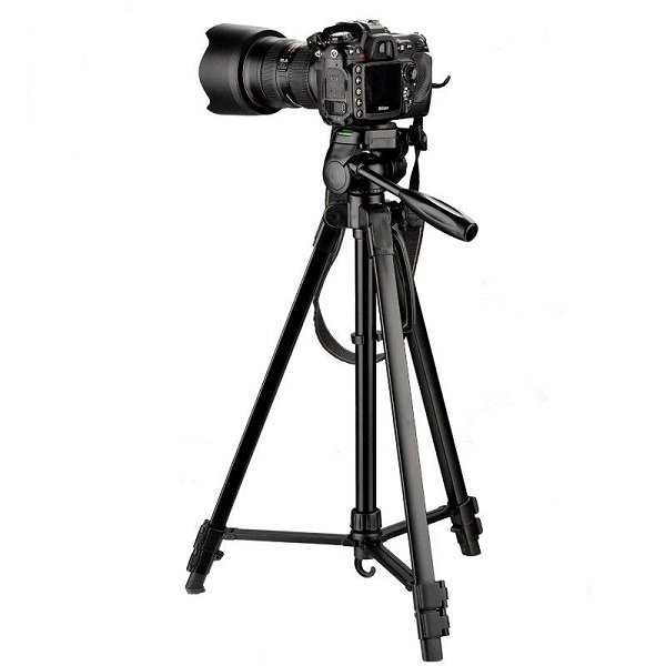 DIGIPOD TR452 Camera Tripod (4.4 Feet)