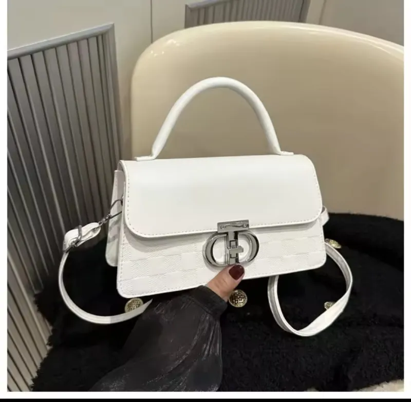Ladies Bag in PU Leather Finish, 6 Shades