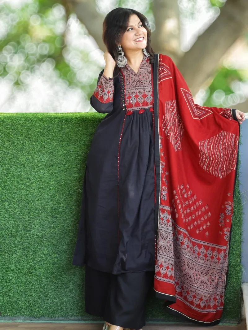 Ladies' Readymade Cotton Three Piece, Six Sizes 36 to 46