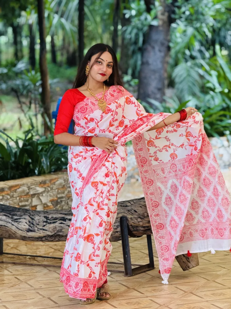 Boishakh Screen Print Saree with Tassel and Blouse Piece