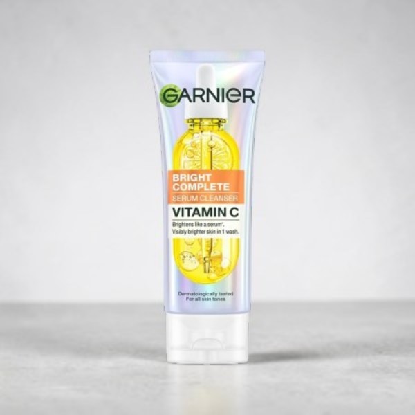 Garnier Bright Complete Vitamin C Serum Cleanser 100ml (Indonesia)