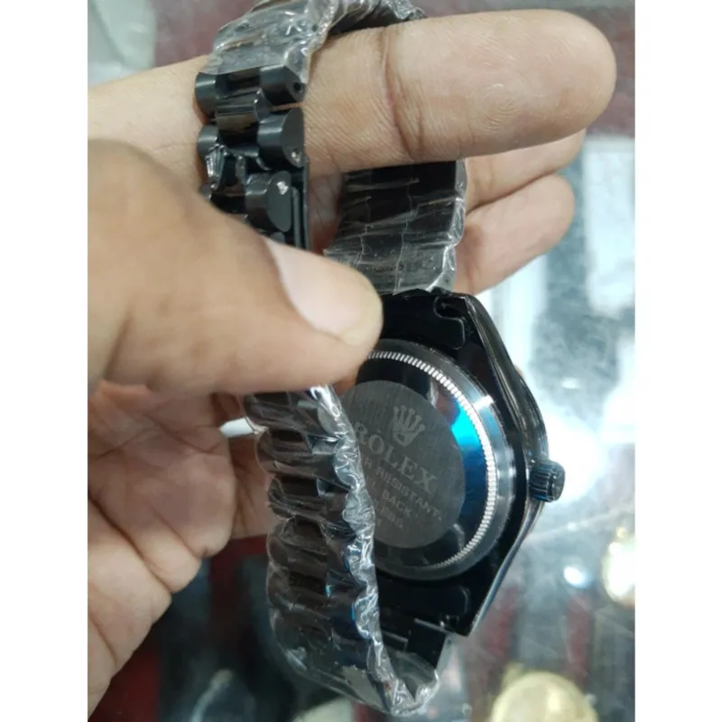Classic Silver Quartz Watch - Round Dial
