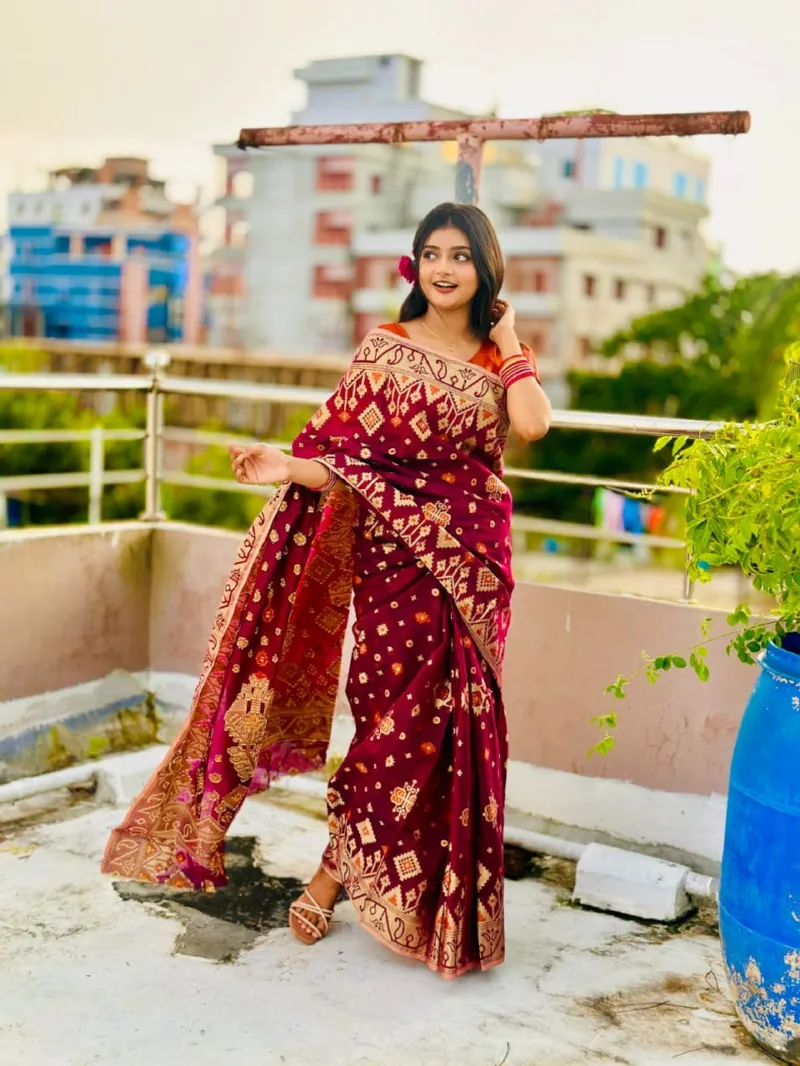 Zari Jamdani Saree with Matching Blouse Piece, 4 Colours